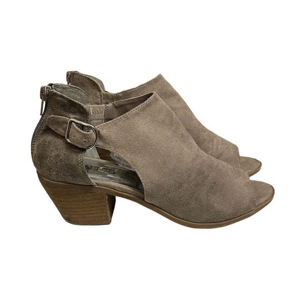 3/$20 Carlos by Carlos Santa Della Peep Toe Suede Bootie in Brown Lyst (Size: 8) - Picture 1 of 13
